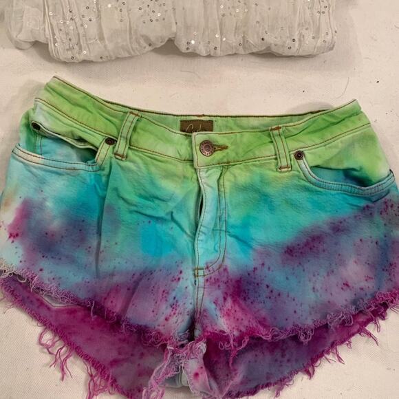 - CASLON TIE DYE STRETCH DENIM CUTOFFS SHORTS 6P - Picture 2 of 9